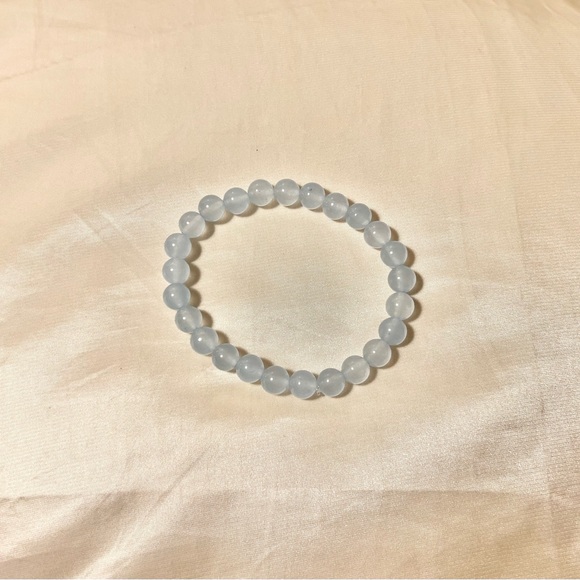 New: 8mm Handmade Blue Chalcedony Natural Crystal Bead Bracelet - Picture 2 of 2